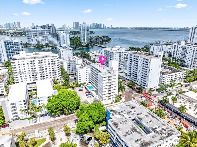 Building Photo - 1300 Lincoln Rd