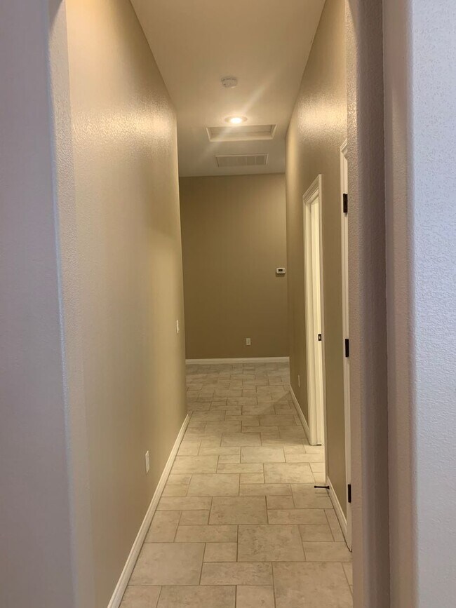 Building Photo - Gated Meticulous Summerlin Home