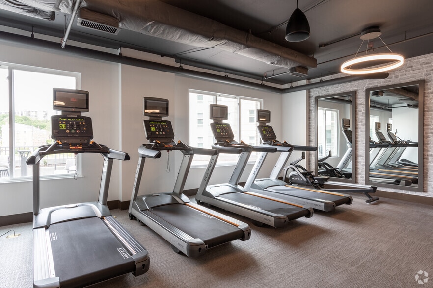 Fitness Centert - Array at West Alex