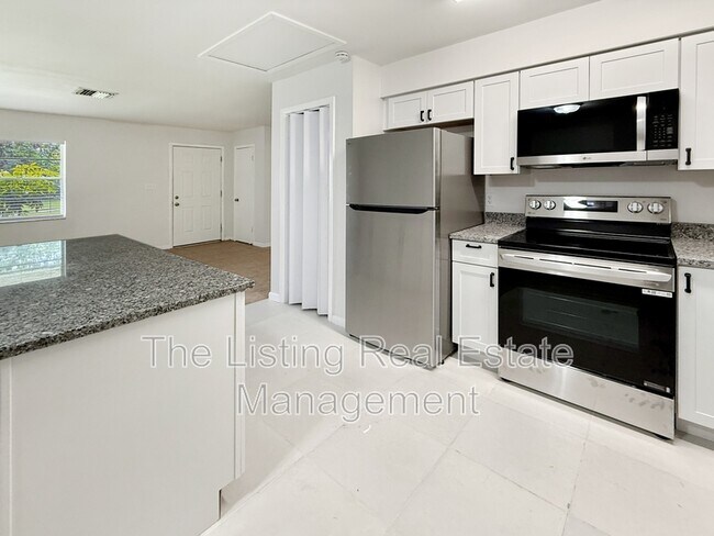 Building Photo - 6805 Mathers Ln