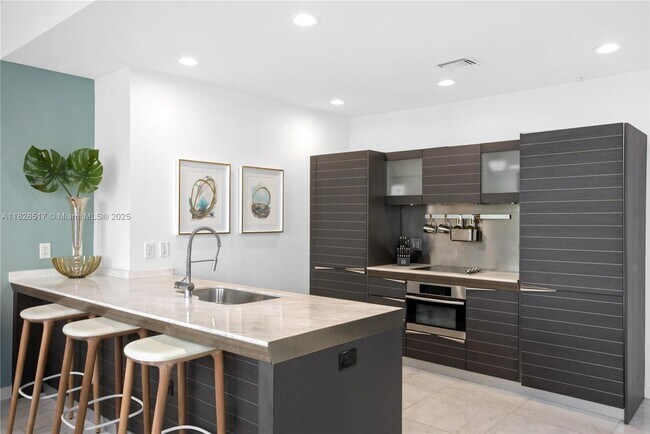 Building Photo - 200 Biscayne Blvd Way