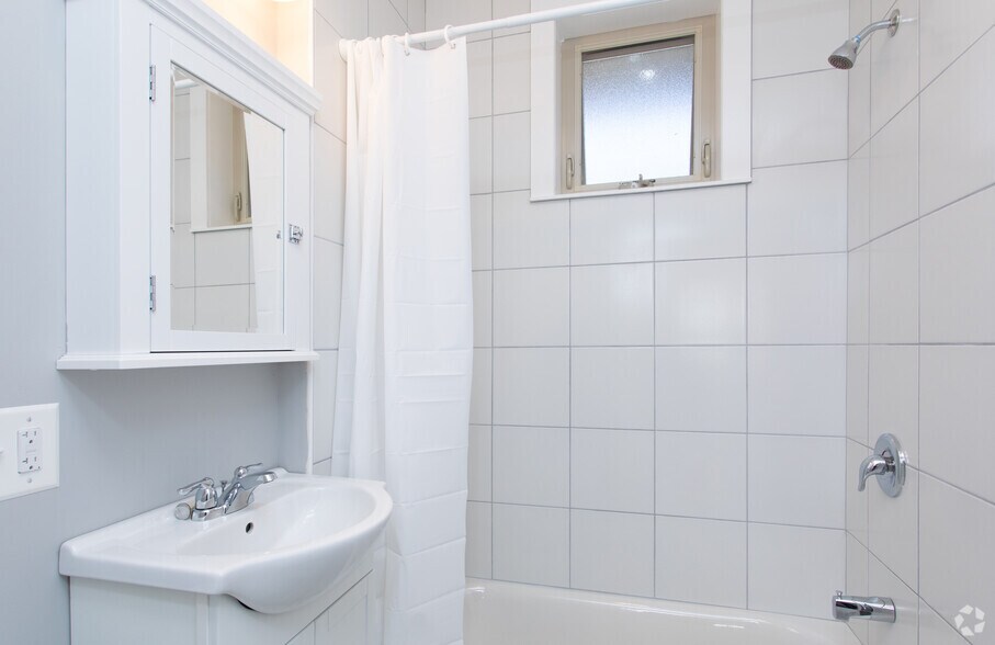 Building Photo - 305-315 S. Oak Park Ave. and 803-805 Randolph St.