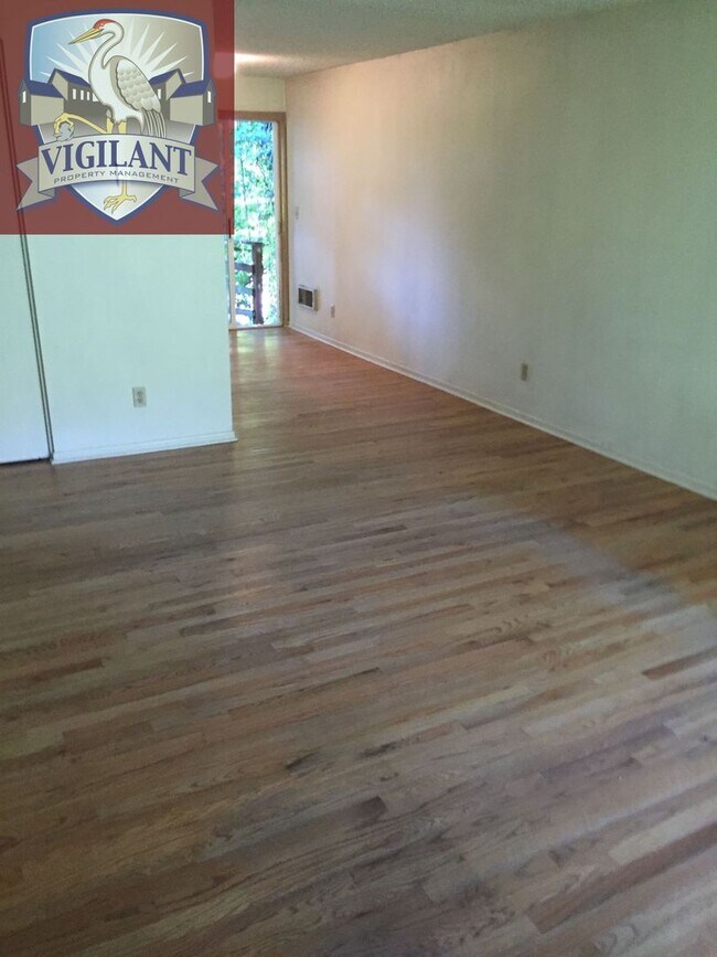 Building Photo - 8815 SW Terwilliger Blvd