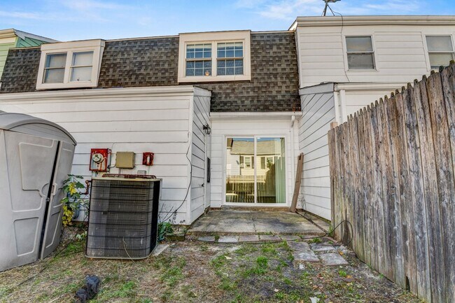 Building Photo - Charming 2BR Condo in Glen Burnie