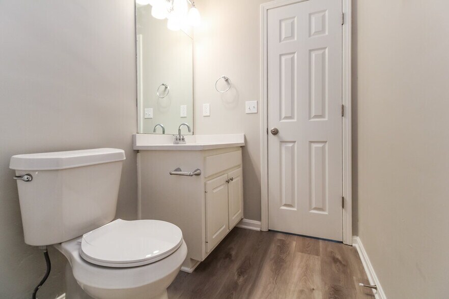 Building Photo - 1520 Rose Pointe Dr