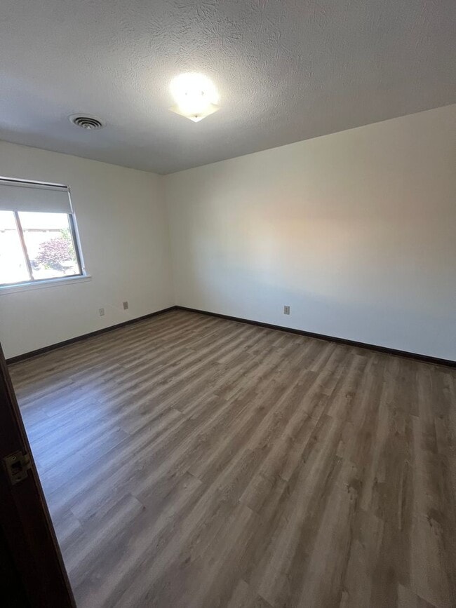 Building Photo - 2 Bed, 1 Bath - In Harrisonburg!