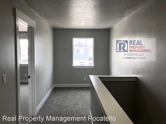 Building Photo - 3 br, 2.5 bath House - 169 Park Lawn #8