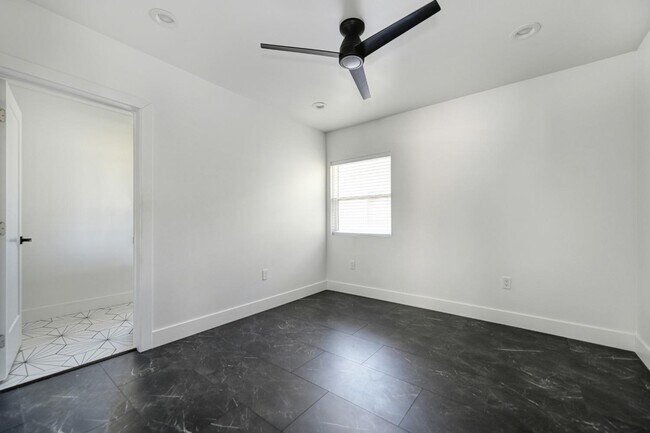 Building Photo - 2111 35th St