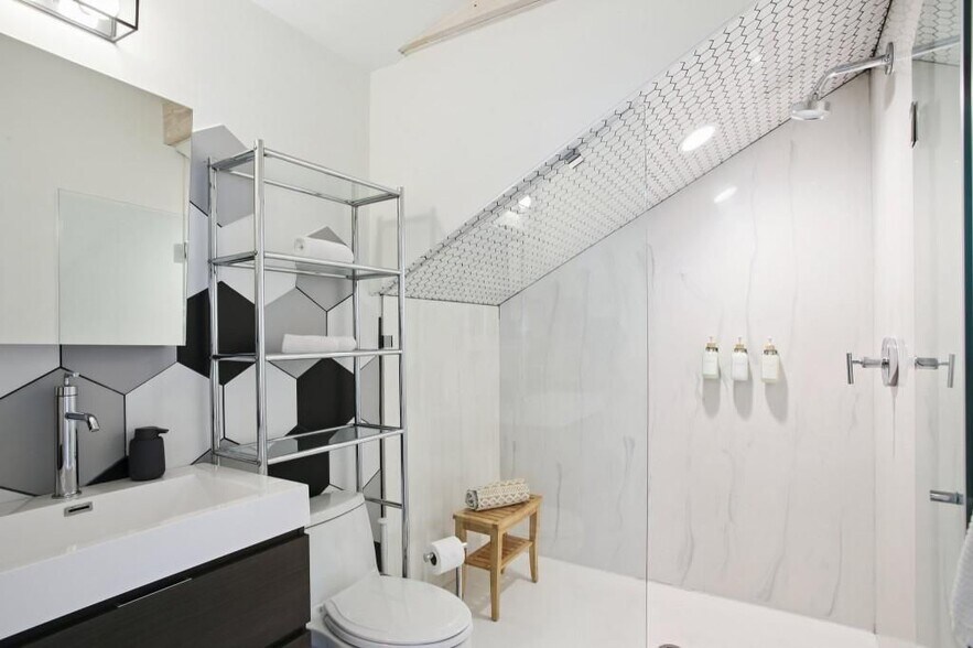 Building Photo - 69 Randolph St NE