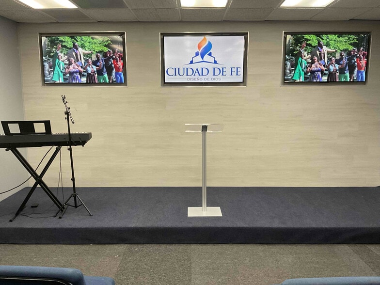 Building Photo - 6220 S Orange Blossom Trl