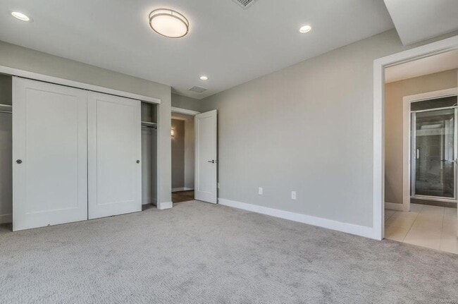 Building Photo - Luxurious End-Unit Modern Townhome at 5360...