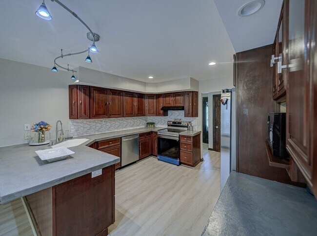 Building Photo - 17 Bauers Ln
