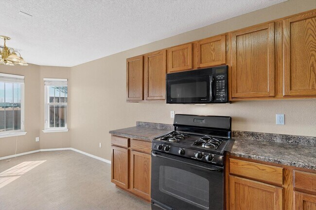 Building Photo - West Side 2/story 3 Bedroom 2.5 Bath 1605/sf 2/CG