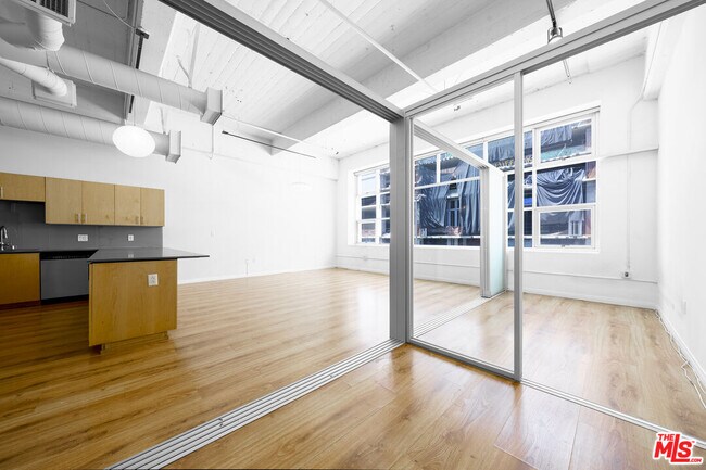 Building Photo - 1130 Flower St