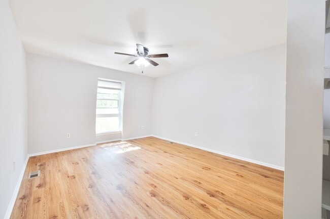 Building Photo - ? Newly Updated 2 Bedroom  1 1/2 BATH in the NORTHEAST near Franklin Mills - Minutes to I95 and R...