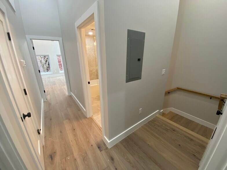 Building Photo - 301 Somerville Ave