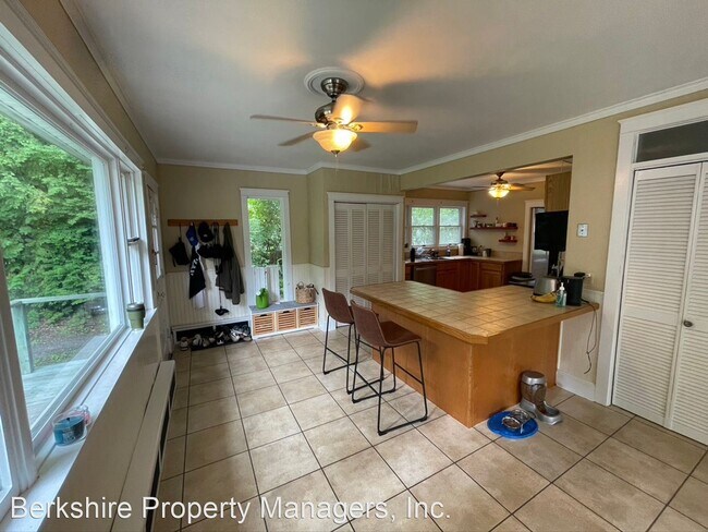 Building Photo - 3 br, 1.5 bath House - 65 Spadina