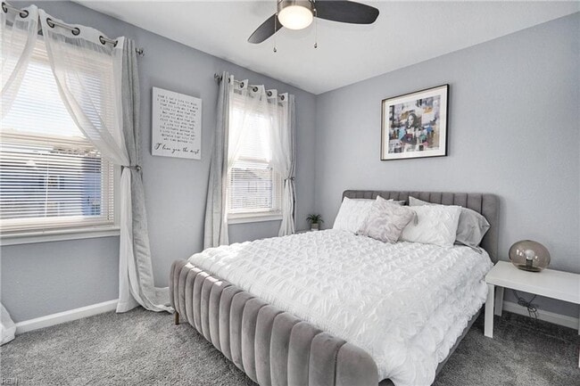 Building Photo - Spacious VB Townhouse!
