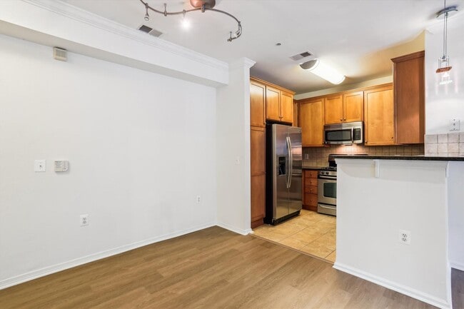 Building Photo - FRESH & READY! 2BD/2BA Next to METRO with ...