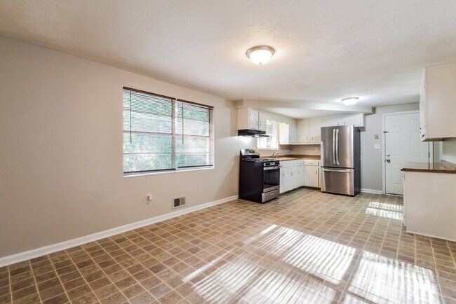 Building Photo - 3938 Windemere Dr