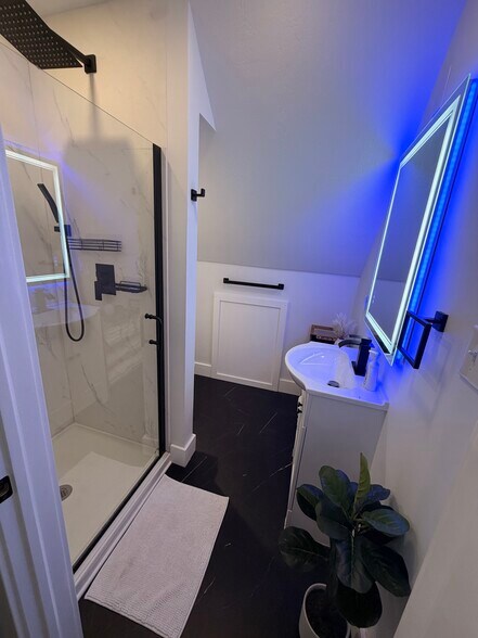 Apt 3 Studio - 664 New Castle Road