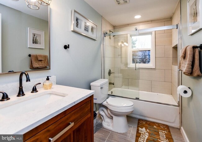 Building Photo - 3802 Cedar Dr