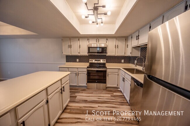 Building Photo - 8344 N 21st Dr