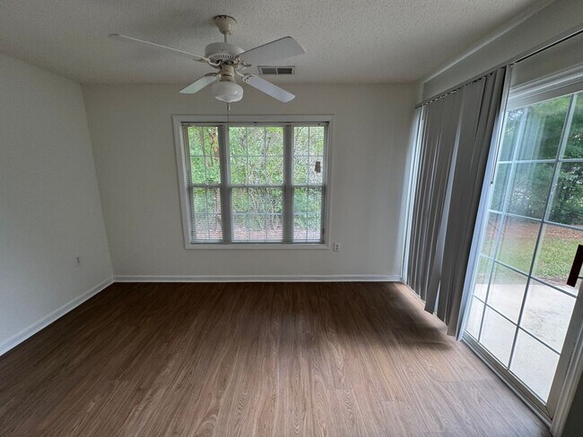 Building Photo - 11371 Clubhaven Pl