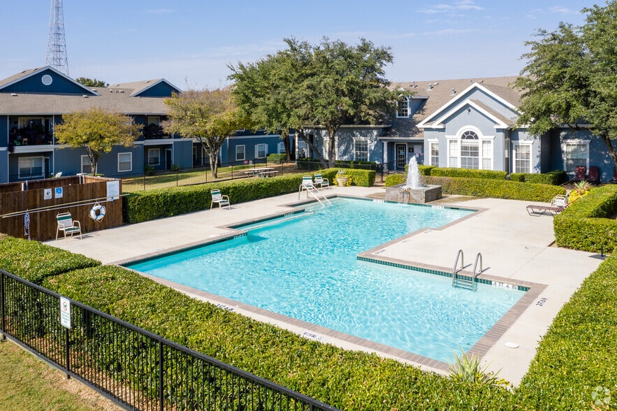 Swimming Pool - z-112525-Villas of Remond