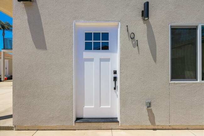 Building Photo - Brand New Downstairs 1 Bed 1 Bath! Be The ...