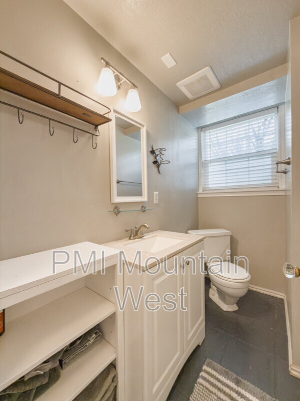 Building Photo - 2122 S 1800 E
