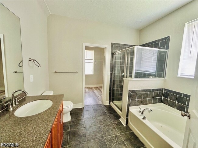 Building Photo - 8041 Allamanda Ct