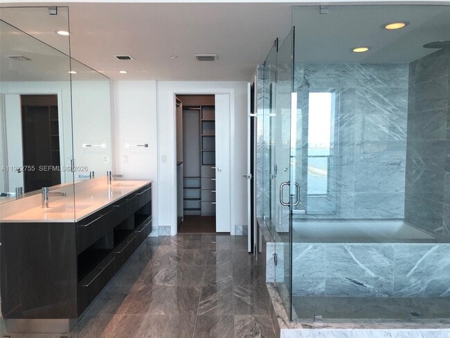 Building Photo - 3131 NE 7th Ave