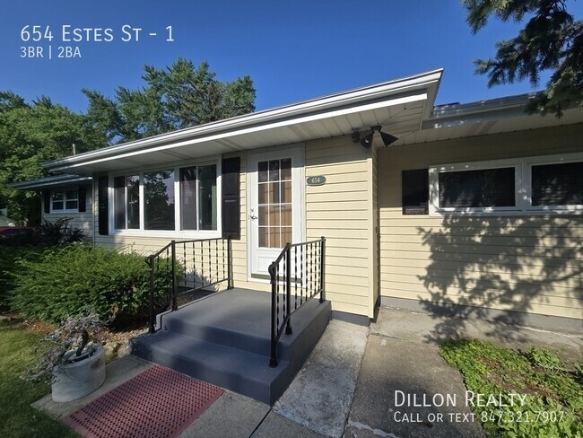 Building Photo - 654 Estes St