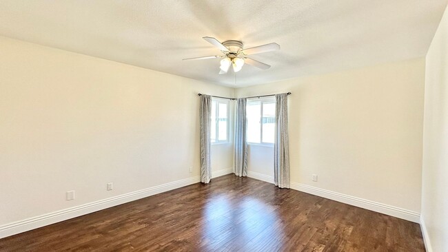 Building Photo - Beautifully Updated & Remodeled Upstairs C...