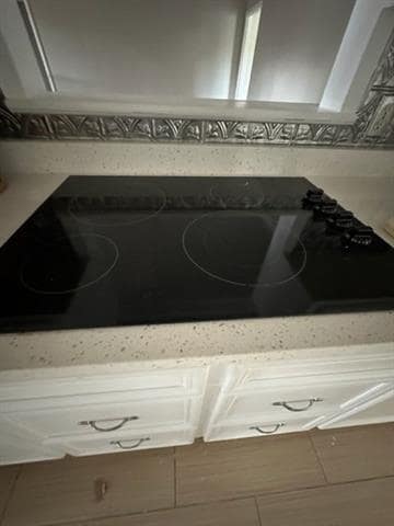 Building Photo - 5 Lawrence Cir