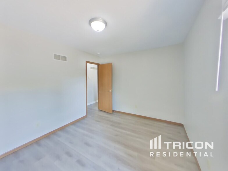 Building Photo - 1816 Hilltop Village Ln