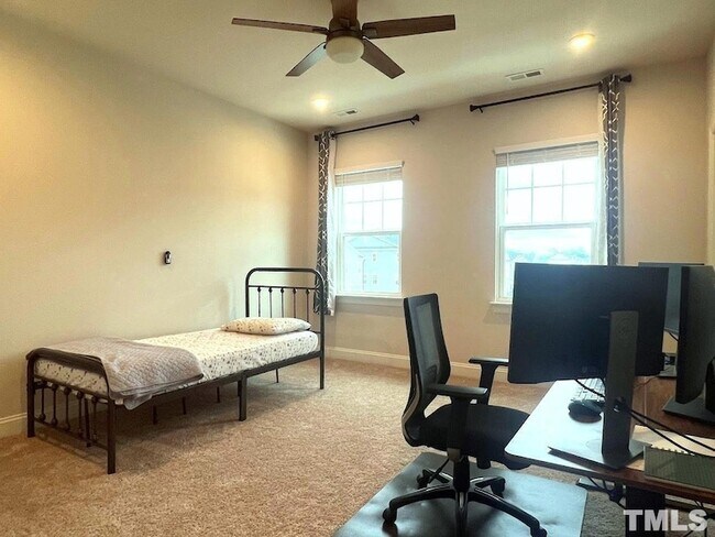 Building Photo - 822 Amley Pl