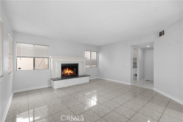 Building Photo - 10694 Independence Ct