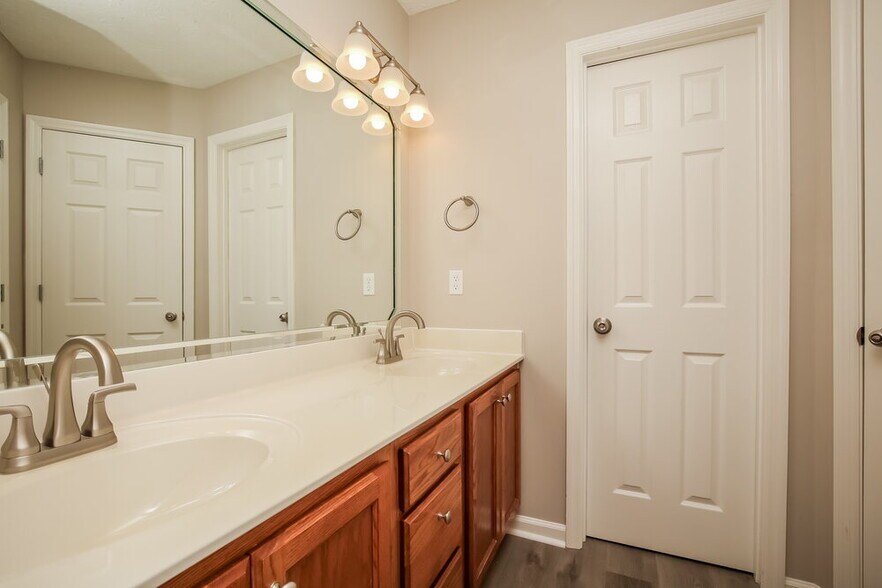 Building Photo - 112 Township Ct