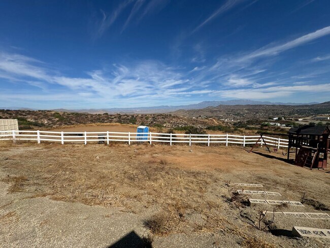 Building Photo - Ranch Style Home Here In the Heart of Perris