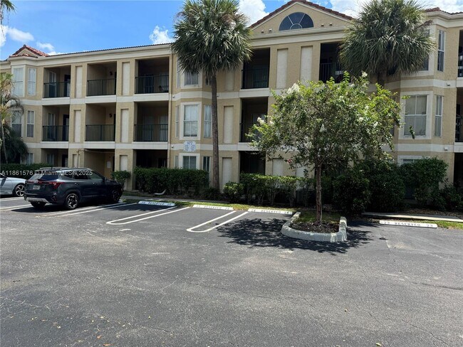 Building Photo - 977 Riverside Dr