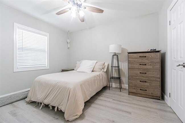 Building Photo - 701 W Henry Ave