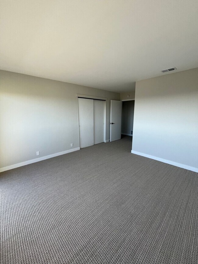 Building Photo - Stunning Views on the Mesa