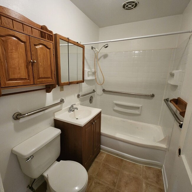 Building Photo - Affordable Eastside Apartment