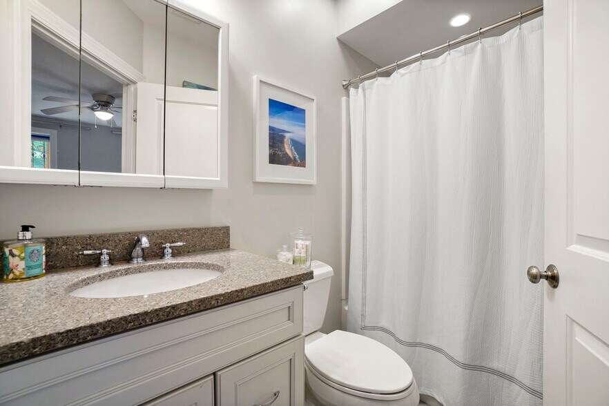 Building Photo - 16 Follen St