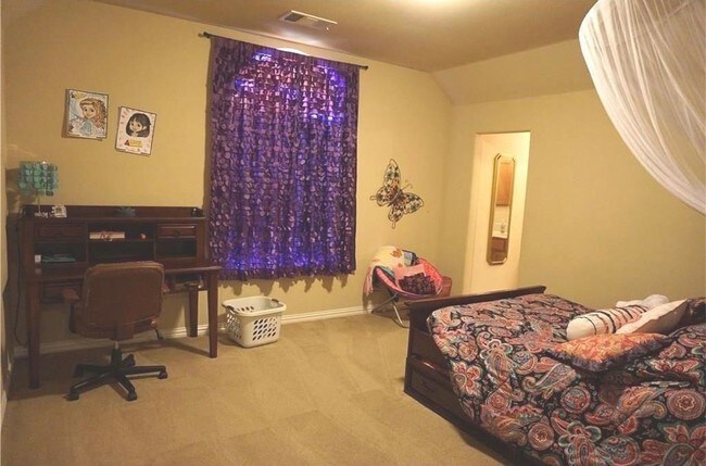 Building Photo - 1019 Amesbury Dr