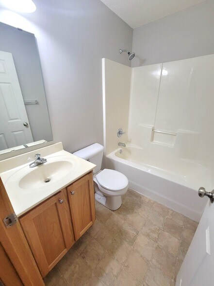 Building Photo - 3553 Sterling Heights Dr