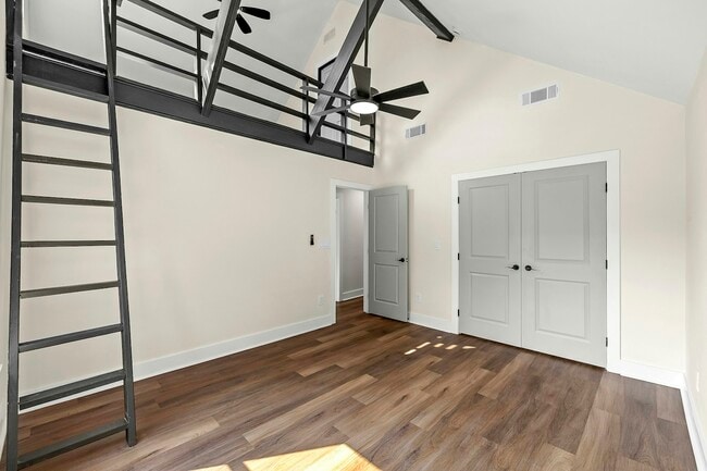 Building Photo - 1620 Chevron Way