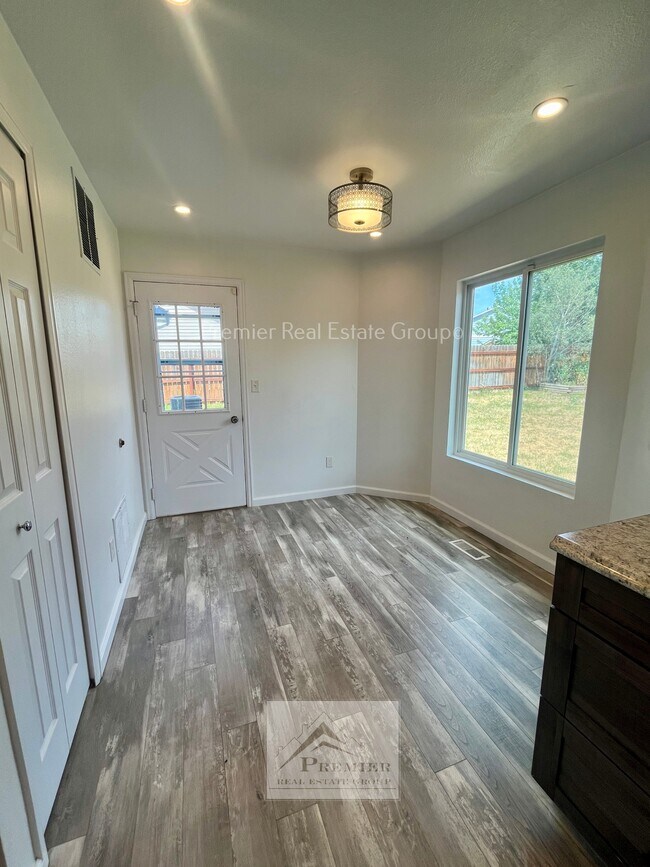 Building Photo - 8145 Camfield Cir